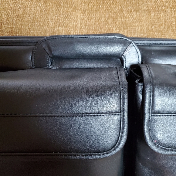 Dell leather executive laptop portfolio case - Picture 3 of 10